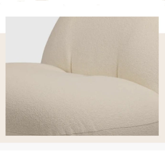 Chaise pivotante Pacha de Gubi, Boucle avec base dorée 