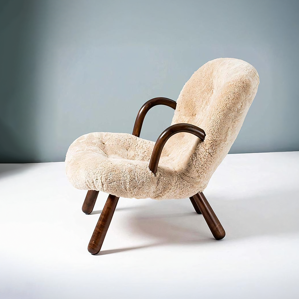 Fauteuil classique en peau de mouton, accoudoir en bois