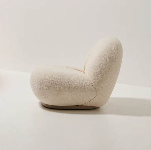 Chaise pivotante Pacha de Gubi, Boucle avec base dorée 